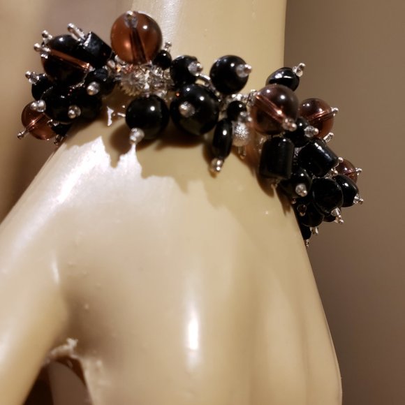 Intricate charm bracelet - Picture 2 of 2